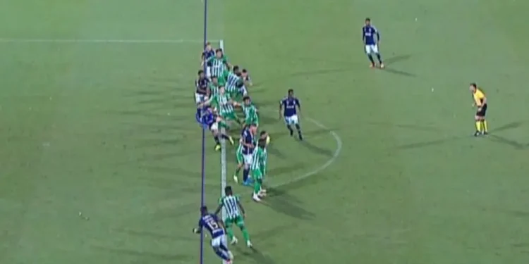 Polémica en el clásico Nacional-Millonarios: El VAR y un penalti generan controversia