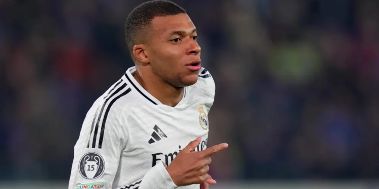 Por lesión, Kylian Mbappé en duda para la Copa Intercontinental