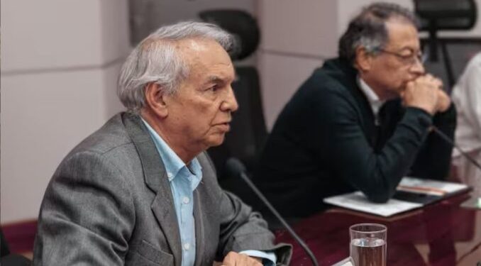 Presidente Petro solicitó la renuncia del MinHacienda, Ricardo Bonilla tras denunciar penalmente a Ricardo Roa y Nicolás Alcocer