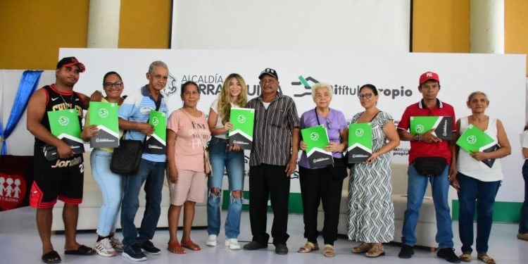 Barranquilla entrega 2.000 títulos de vivienda para promover equidad y desarrollo