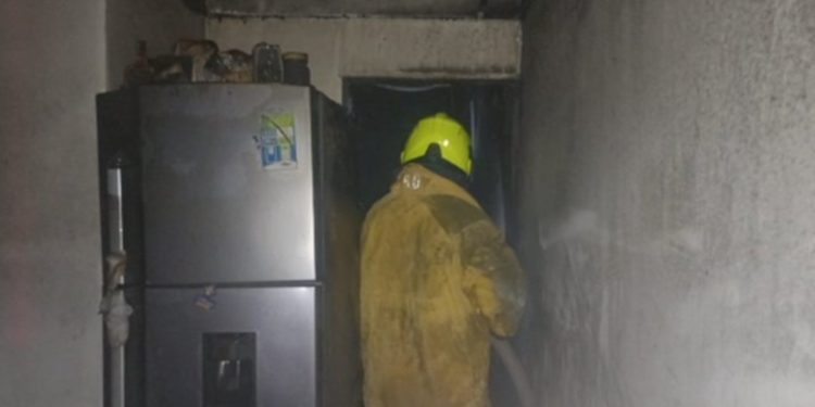 Se incendió una vivienda en Riohacha por una vela encendida