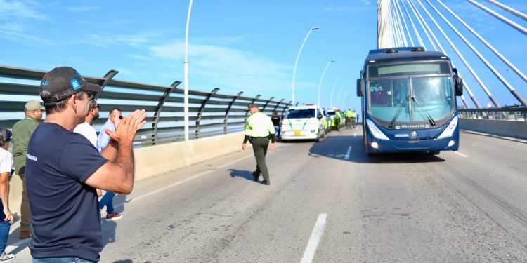 Nueva flota para Transmetro: alcalde Char recibe nuevos buses que se suman al Sistema de Transporte Masivo