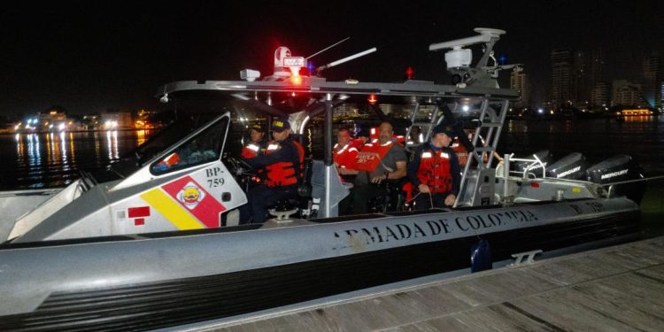 Rescatadas 8 personas que presentaron una emergencia en el mar a bordo de un buque de carga