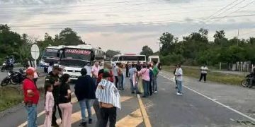 Córdoba paralizada por bloqueos en peajes: transportadores exigen freno a aumentos tarifarios