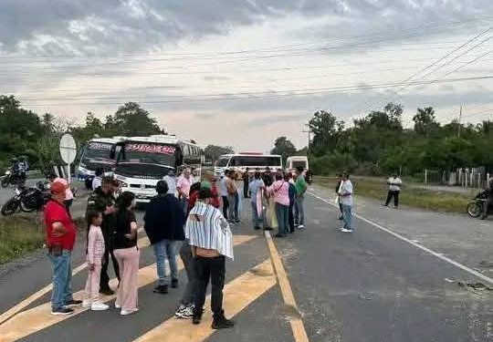 Córdoba paralizada por bloqueos en peajes: transportadores exigen freno a aumentos tarifarios