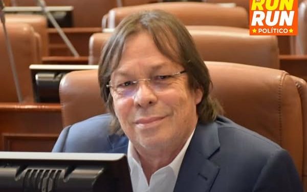 David Luna renunciaría a su curul en el Senado para evitar doble militancia; César Lorduy sería su reemplazo