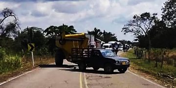 ELN bloquea la vía Tame-Arauca, generando crisis en el transporte y seguridad en la región