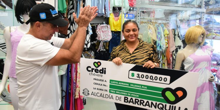 Distrito de Barranquilla beneficia a más de 2.700 pequeños comerciantes con créditos a través de CrediChévere