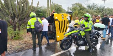 Aparatoso accidente de carro de valores en la vía Riohacha-Maicao deja heridos leves