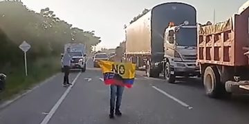 Protesta contra peajes bloquea parcialmente la vía Oriental 