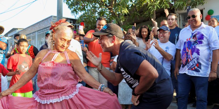 Mejoramiento de Vivienda: a ritmo de cumbia, familias de Carrizal, El Bosque, Las Malvinas y Santa María celebran su cambio de vida