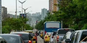 Barranquilla evalúa implementar el pico y placa para vehículos particulares para reducir la congestión
