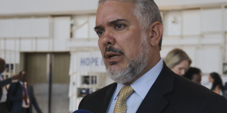 Duque le pide a Edmundo convocar una intervención humanitaria en Venezuela