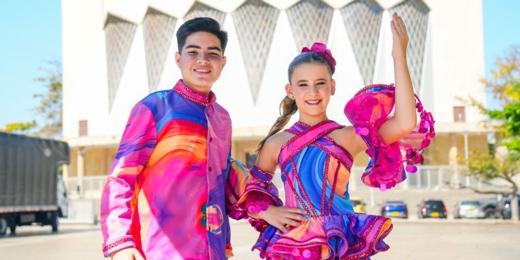 Reyes Infantiles 2025: magia y tradición en su bando y coronación con el espectáculo ‘Por fuera de este mundo’