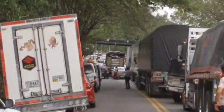 Transportadores de Santander anuncian bloqueos a partir del 6 de enero por incumplimiento de acuerdos con el Gobierno ¿Otro paro camionero?