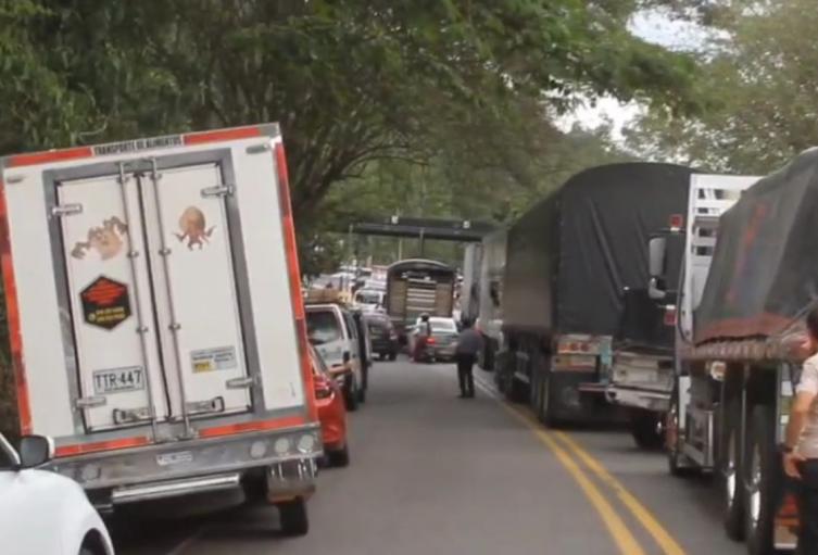 Transportadores de Santander anuncian bloqueos a partir del 6 de enero por incumplimiento de acuerdos con el Gobierno  ¿Otro paro camionero?