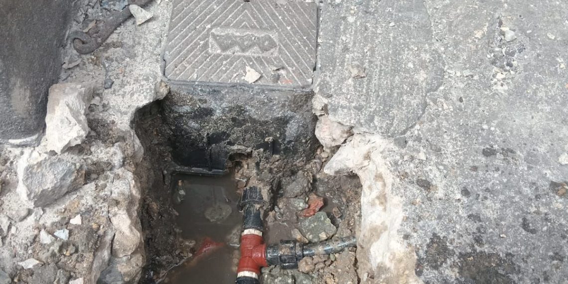 Triple A descubre conexión ilegal de agua en motel del Centro de Barranquilla