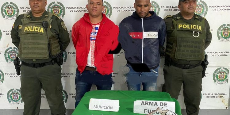 Capturan a dos sujetos por porte Iiegal de arma de fuego en el barrio Santuario – Barranquilla