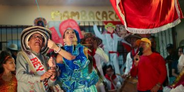 Izada de bandera de la Cumbiamba el Mambacazo en sus 40 años de tradición