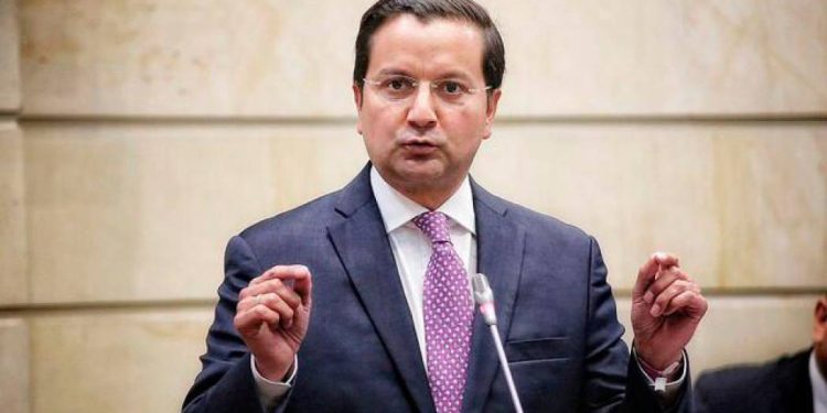 David Luna renunciaría al Senado para postularse a la presidencia; César Lorduy asumiría su curul