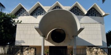 Teatro Amira De la Rosa inicia su proceso de remodelación con Construtel S.A.