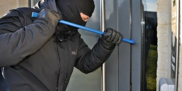 En medio de un robo, dueño de vivienda mata a presunto ladrón en Las Américas