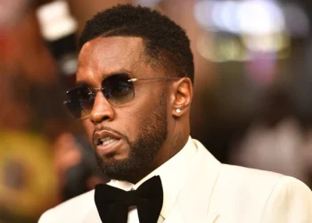 Diddy demanda a NBC por documental que lo vincula con la muerte de su expareja