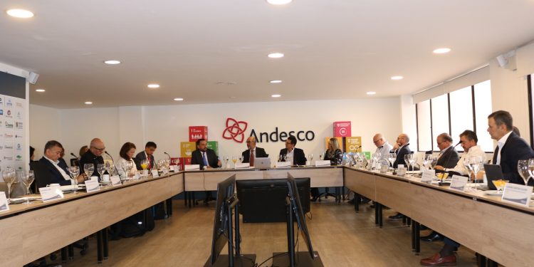 Air-e propone solución público-privada para garantizar la sostenibilidad del servicio de energía