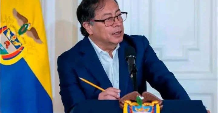 Petro admite error al publicar coordenadas de campamento del ELN: “Se me fue”