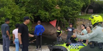 Protección del medio ambiente en Santa Marta, recolectando residuos sólidos en Playa Dormida