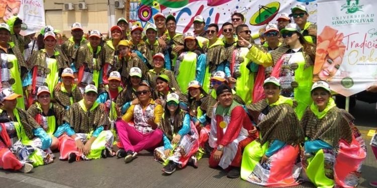 La ‘Chiva Periodística’ celebra 29 años de tradición en la Guacherna de Barranquilla