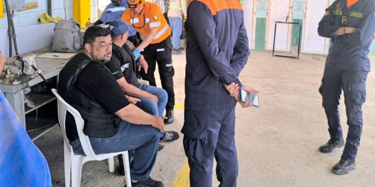 Rescatan a cuatro personas de motonave a la deriva en La Guajira