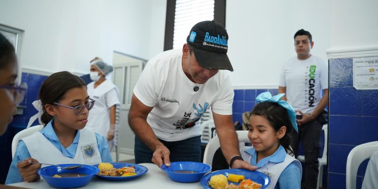 Alcalde Char entrega cuatro cocinas nuevas en colegios públicos para garantizar la seguridad alimentaria