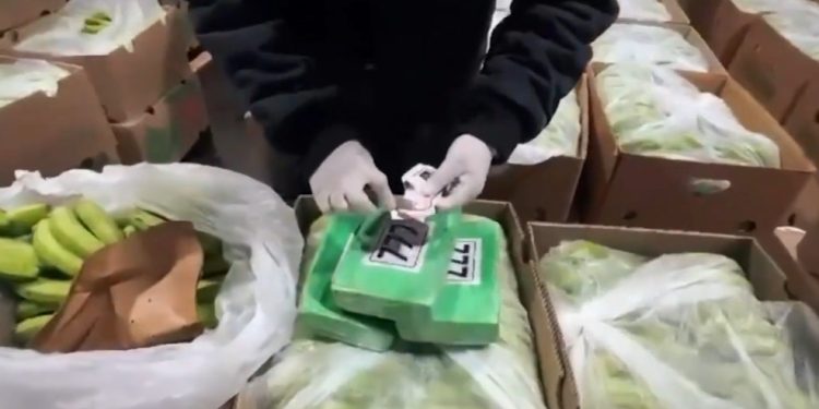 Incautan 1.6 toneladas de cocaína con marquillas religiosas en el Puerto de Cartagena