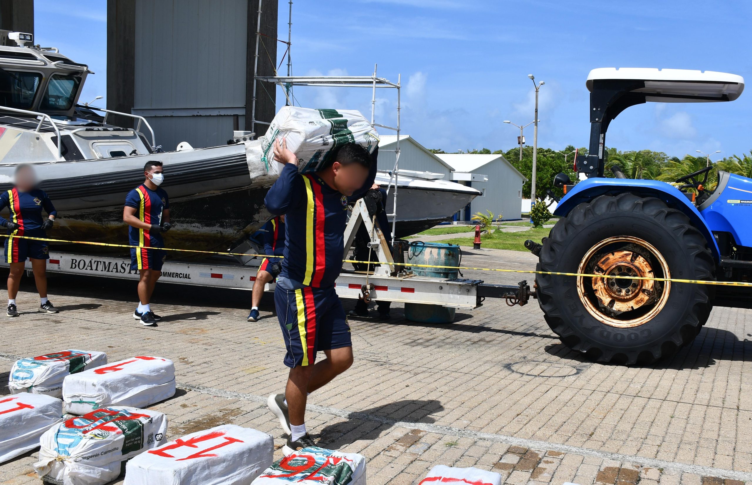 Al norte del departamento del Archipiélago la Armada Nacional incautó más de 800 kilos de cocaína 9 Imagen de WhatsApp 2025 02 16 a las 15.24.33 0c3ea2dc scaled