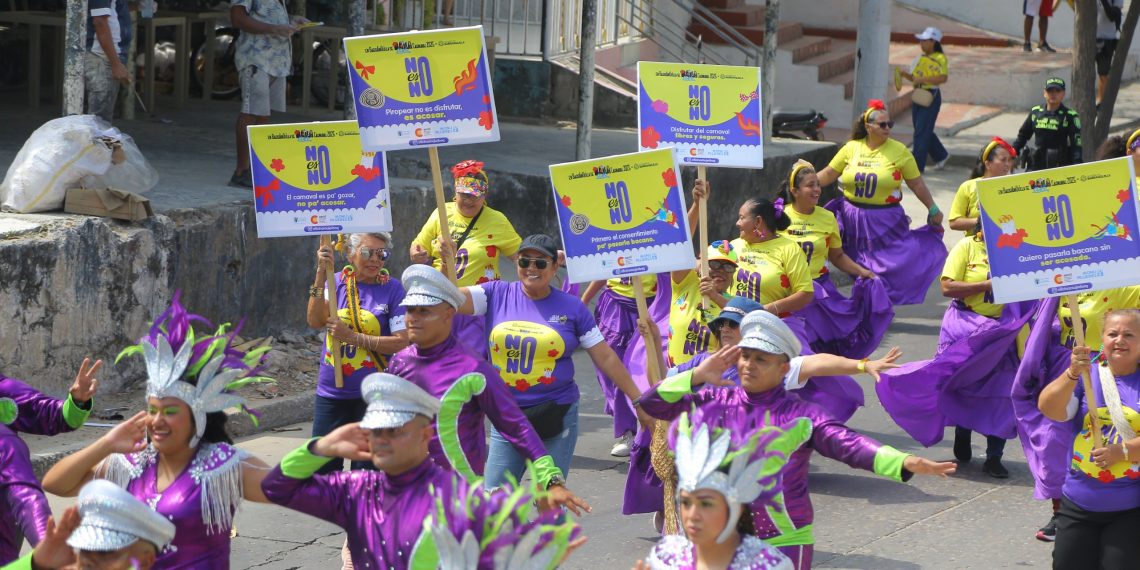 Con izada de bandera de la campaña ‘No es No’, Distrito está listo para velar por los derechos de las mujeres y la erradicación de la violencia de género
