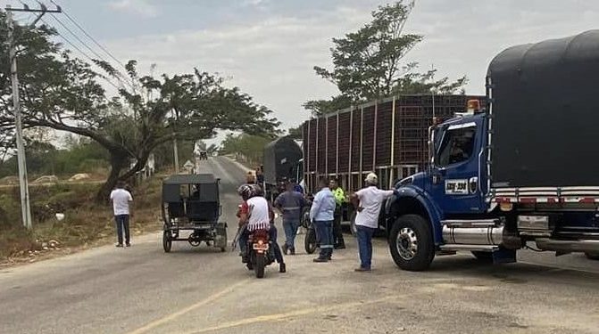 Cierre de Vía por Bandera del ELN en Santo Tomás: Paquetes Sospechosos Generan Alerta