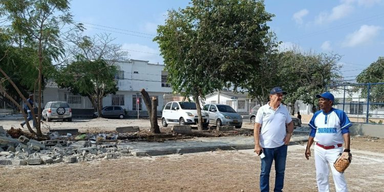 Colapsa parte de la pared del estadio de béisbol Menor del Hipódromo en Soledad