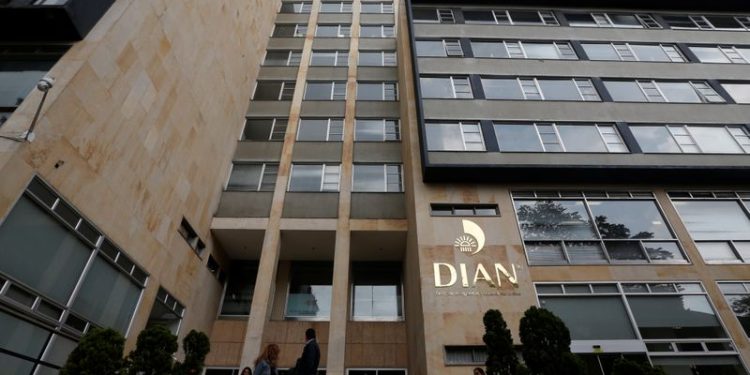 La Procuraduría hace seguimiento a convocatoria de la DIAN para suplir 4.700 vacantes