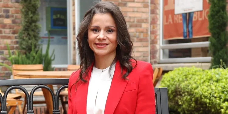 Denuncian posible intervención en conversaciones privadas de la presidenta de Naturgas