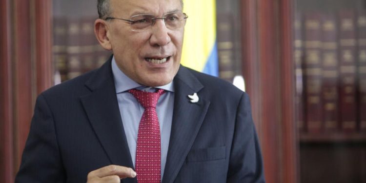 Roy Barreras desde el Reino Unido responde a acusaciones de Luis Carlos Reyes sobre nombramientos en aduanas