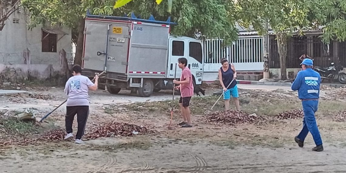 Recuperación de la cancha del barrio El Edén: una jornada de trabajo conjunto entre la comunidad y Triple A