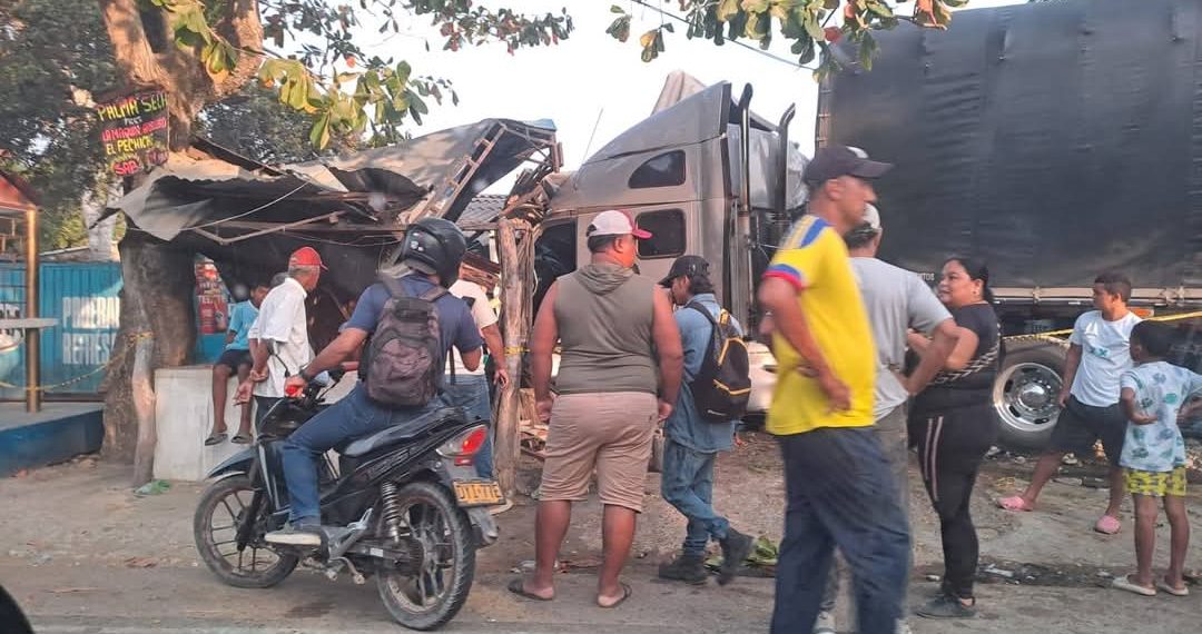 Conductor de tractomula pierde la vida en accidente en Malambo