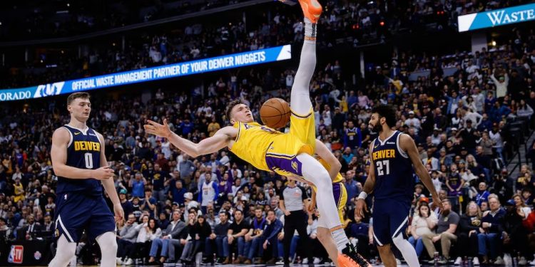 Los Lakers, en cuadro, caen ante los Nuggets en un partido agónico