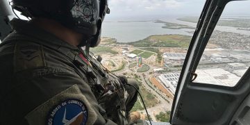 La Fuerza Aeroespacial protege el Carnaval de Barranquilla 2025