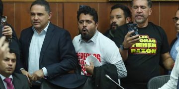 Grupos cristianos denuncian a Alfredo Mondragón en la Corte Suprema por discurso de odio