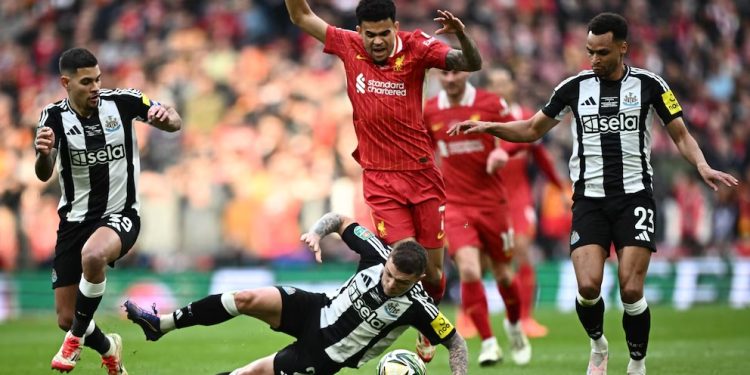 Liverpool cae en la final ante Newcastle en la Carabao Cup