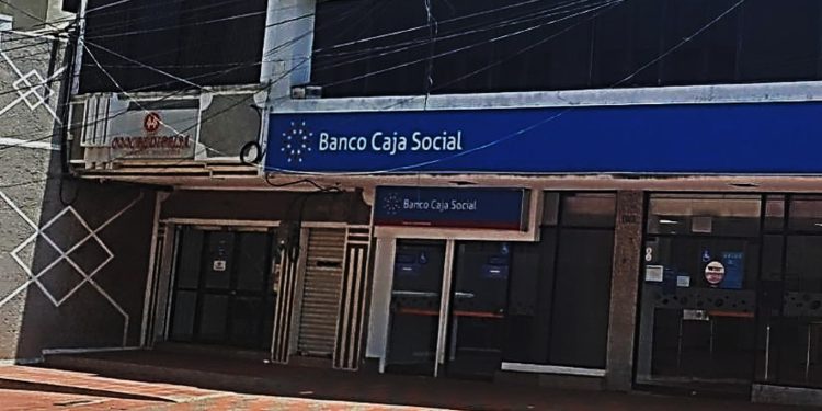 Asalto en Banco Caja Social de Barranquilla: dos delincuentes roban $11 millones en un ‘taquillazo’