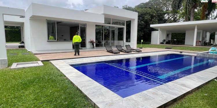 Afectados con fines de extinción de dominio 506 bienes que pertenecerían a cinco narcotraficantes extraditados a Estados Unidos