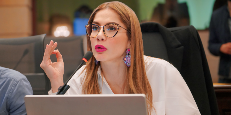 Proponen incluir la rebaja del salario de los congresistas en la consulta popular